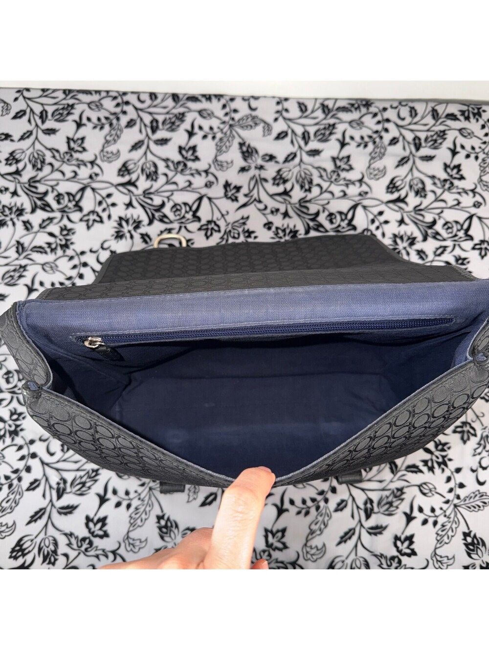 Y2k Salvatore Ferragamo Gancini Canvas/Leather Messenger Bag - Picture 3 of 9